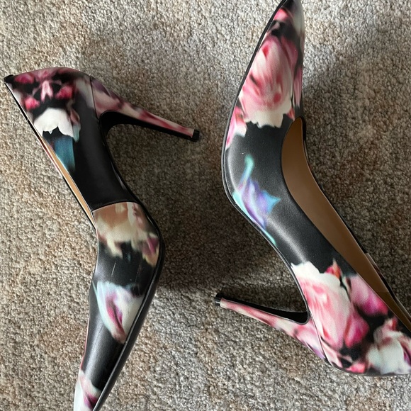 Nine West Floral design high heels - Picture 3 of 6